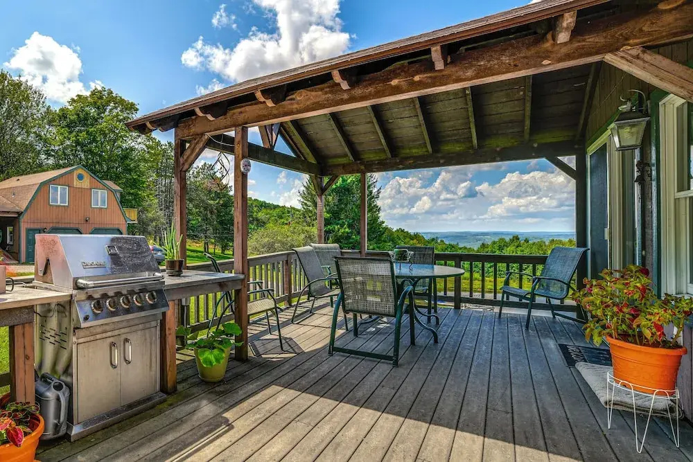 Serene Home w/ Deck, Pond & Mtn Views in Jefferson