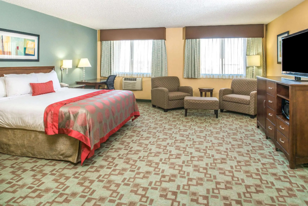 Double Suite full double bed