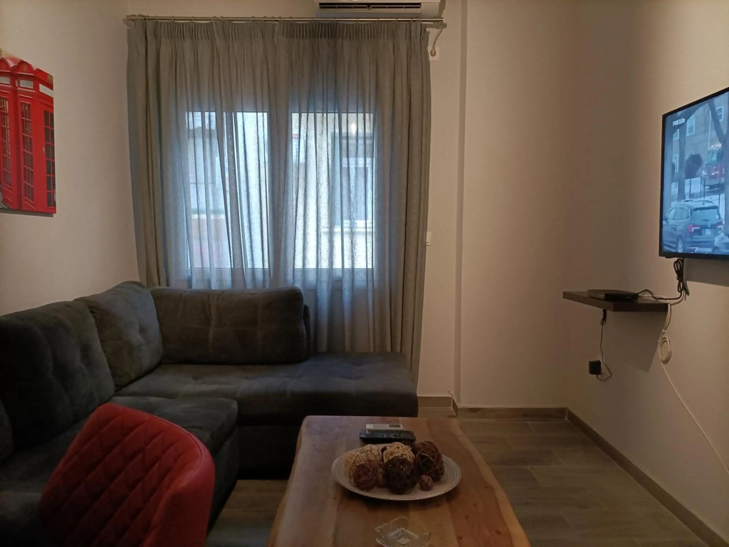 Modern Comfy Apartment near Metro