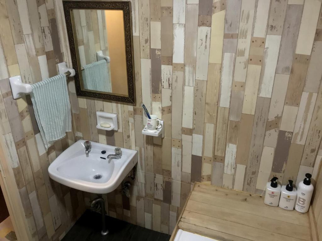 Двухместный номер Standard 2 отдельные кровати в Doobaki Hostel