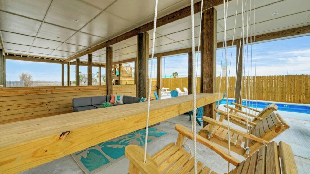 Sleeps 36! 3 Homes Side-by-side w/ Private Pools, Patio Lounge, 5 Mins to Beach