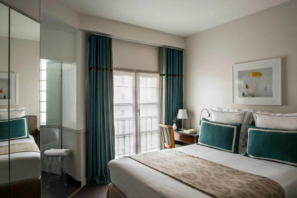 Отель Hôtel de la Place du Louvre в Париже