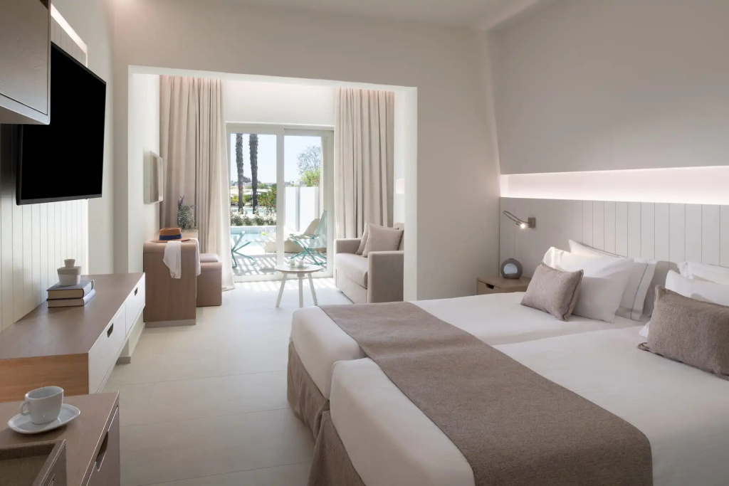 Superior with Private Pool Double room (twin beds)