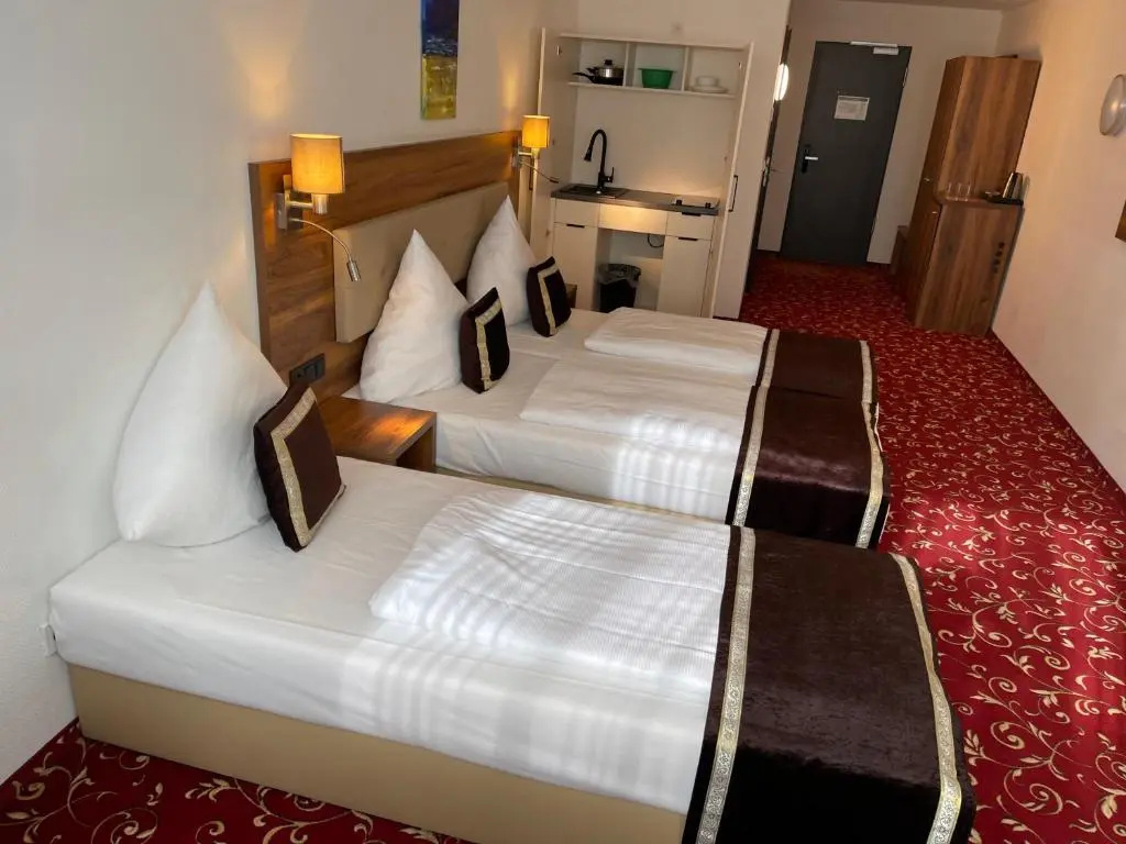 Deluxe Double room (full double bed)