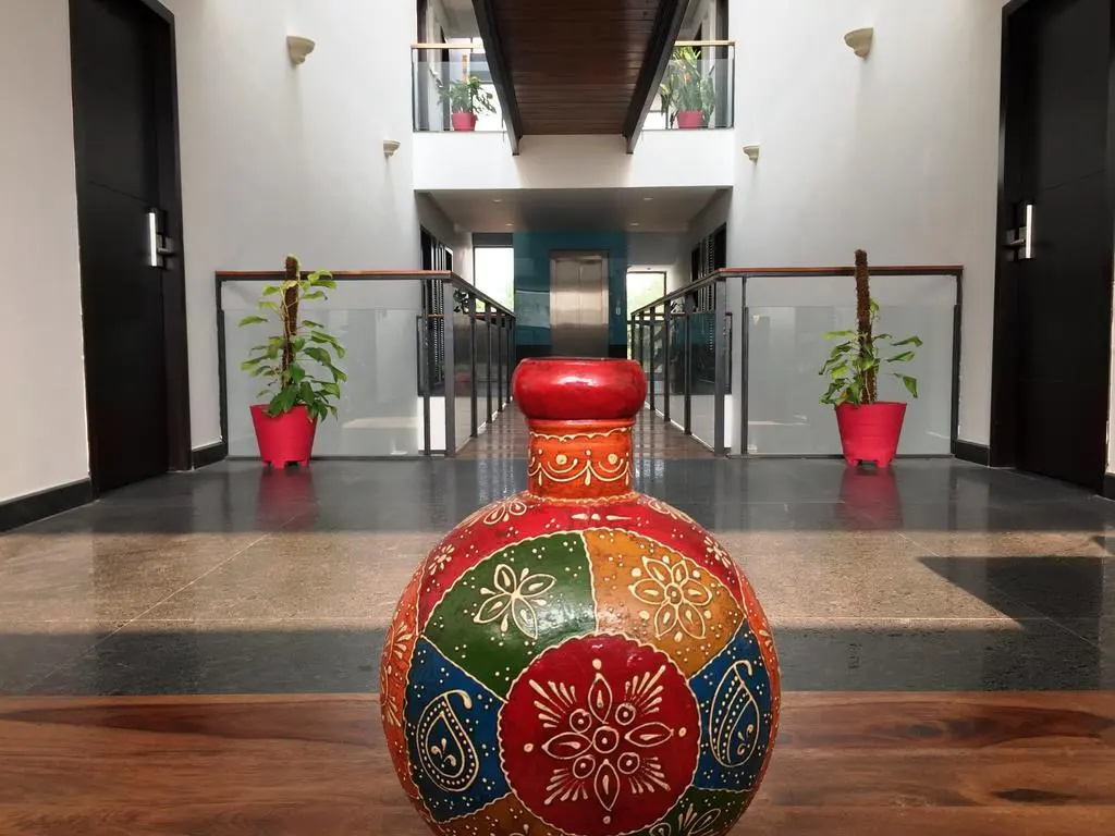 Lobby & Reception