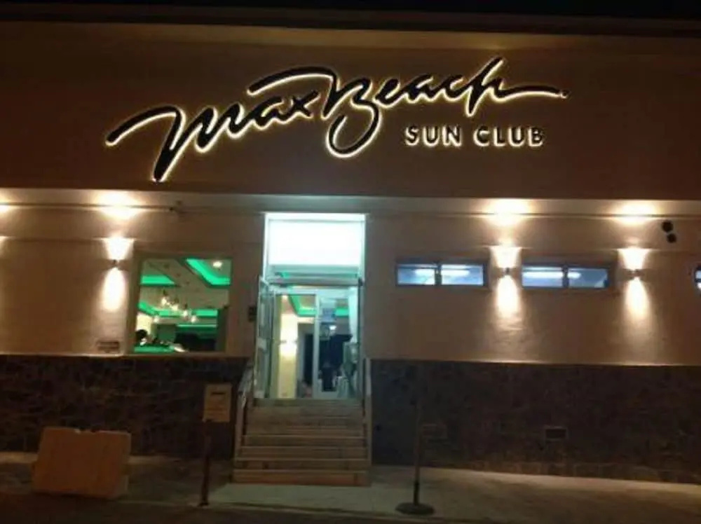 First Line Beach Mar y Sol Lubina