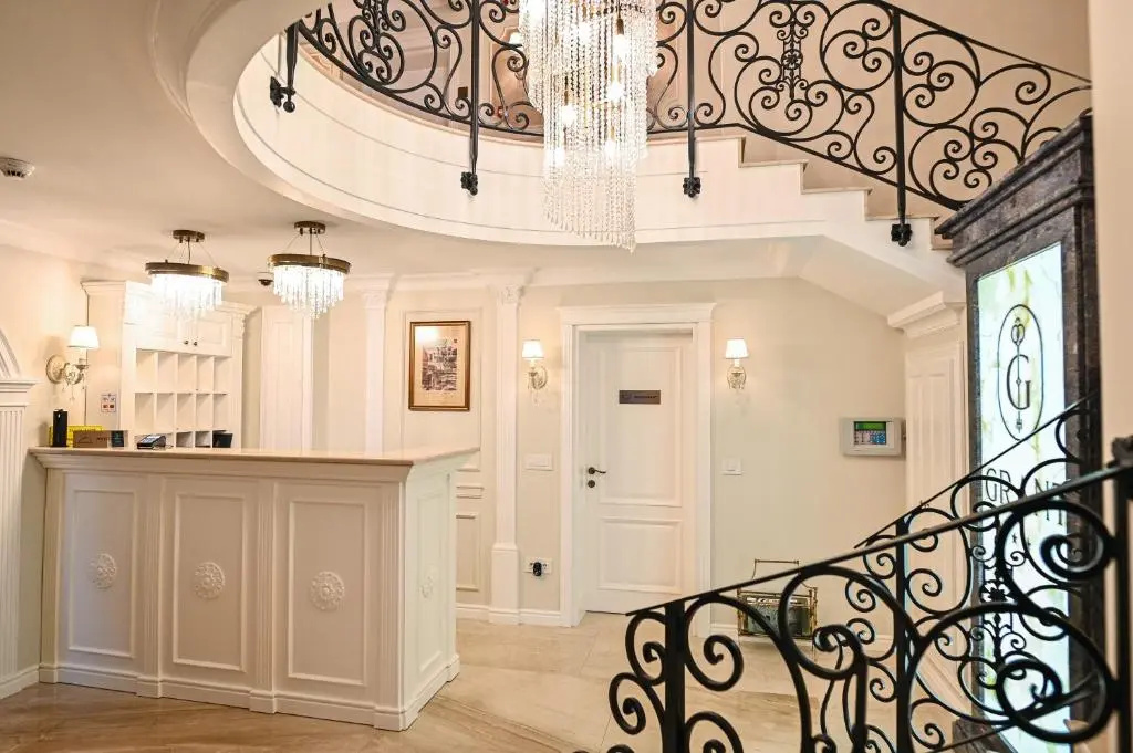 Lobby & Reception