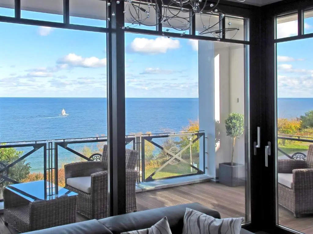 Apartment with lake view