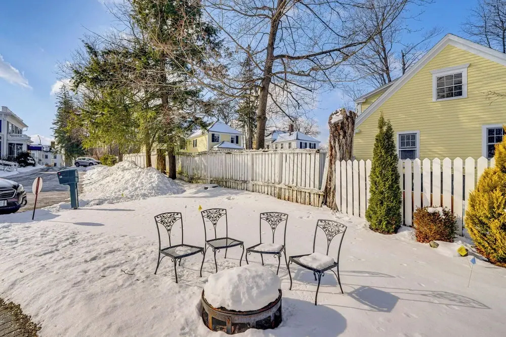 Walk to Dining: Downtown Lenox Guest House!