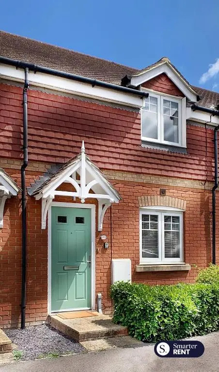Wokingham - 2 Bed House with Garden