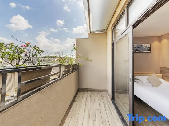 Balcony & Terrace