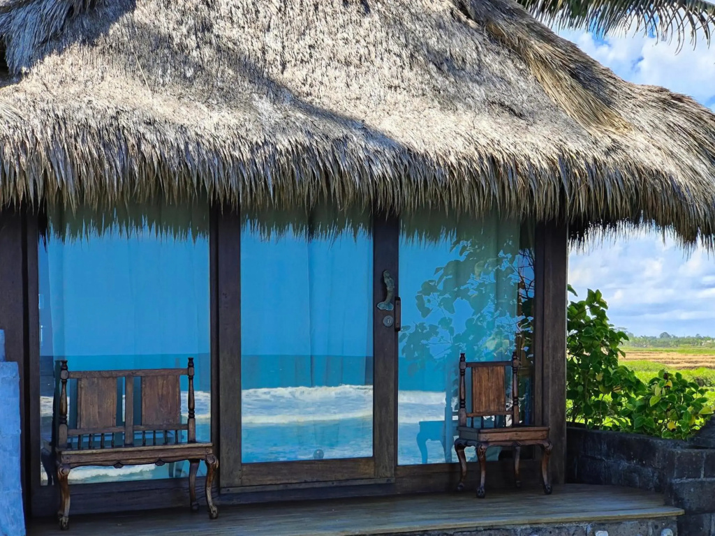 Beachfront Villa Nixie and the Sea