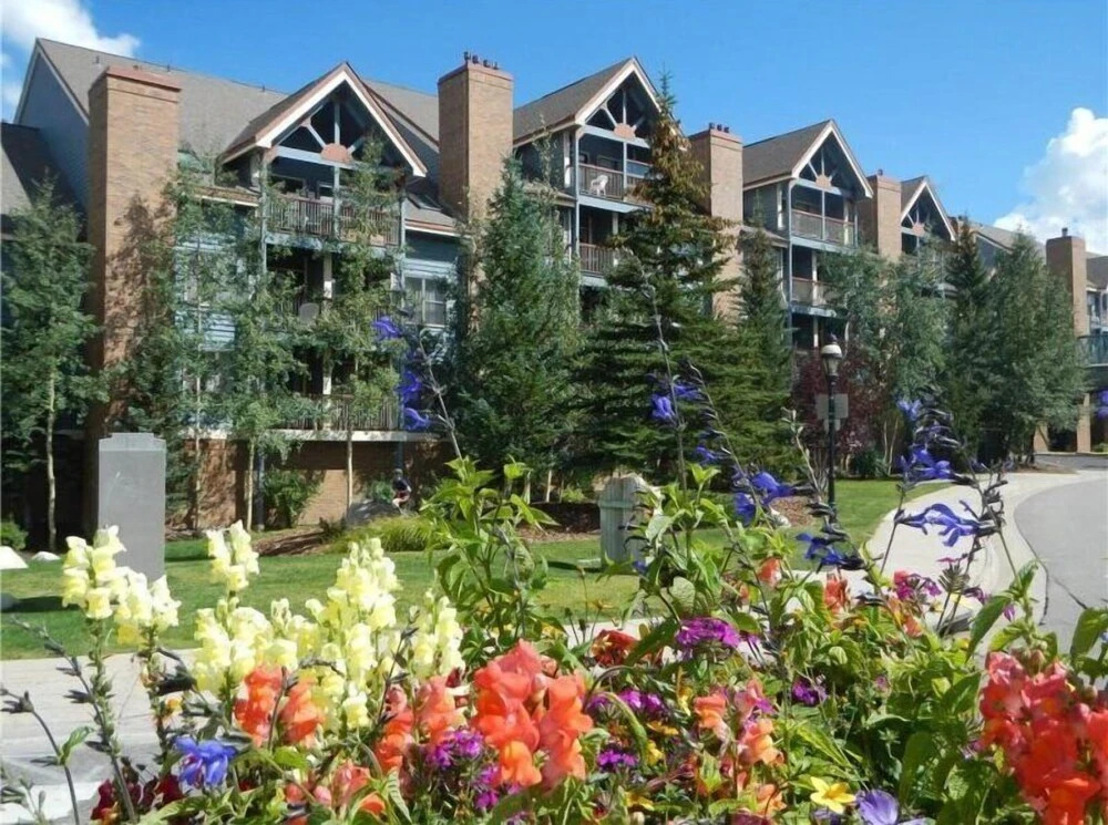 1 Bedroom Ski in Condo Only One Block From Historic Downtown, Shopping, Restaurants and Entertainment