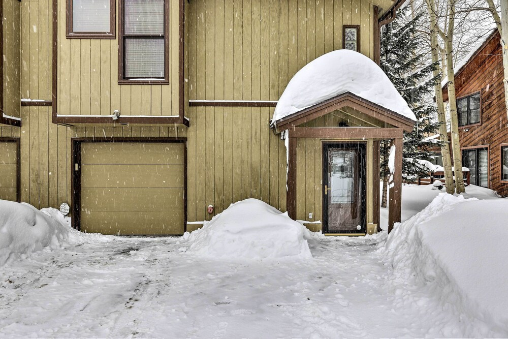 Frisco Townhome w/ Hot Tub - 10 Mi to Breckenridge