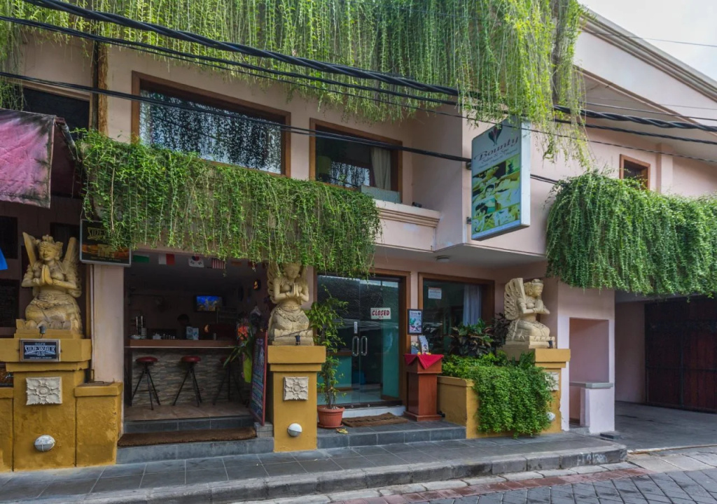 Bounty Hotel