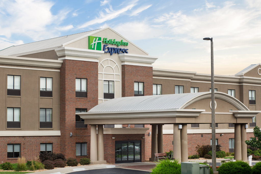 Holiday Inn Express Kansas City - at the Legends