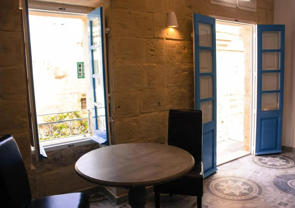 Suite with city view