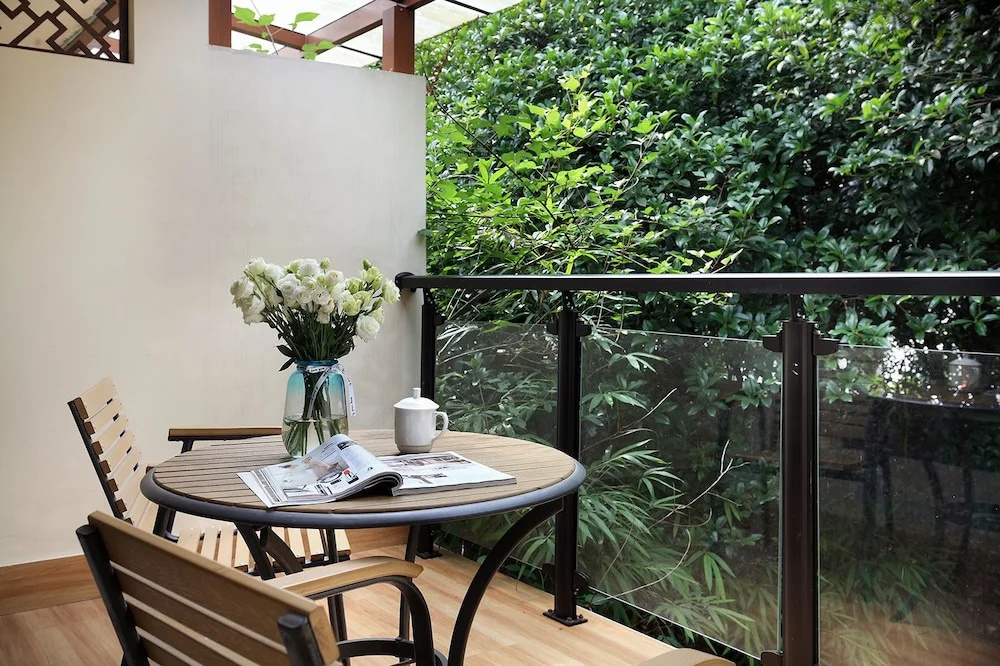 Balcony & Terrace