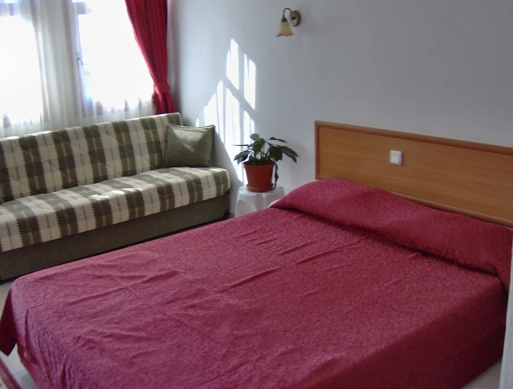 Standard Double room with balcony (full double bed)