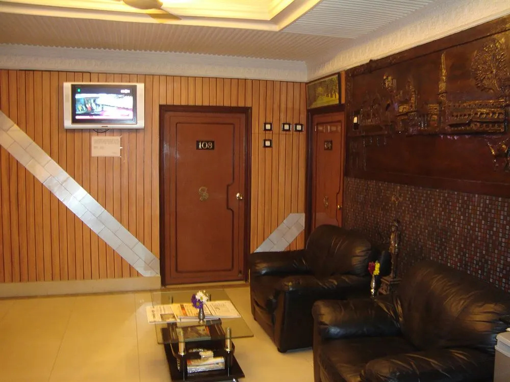 Lobby & Reception