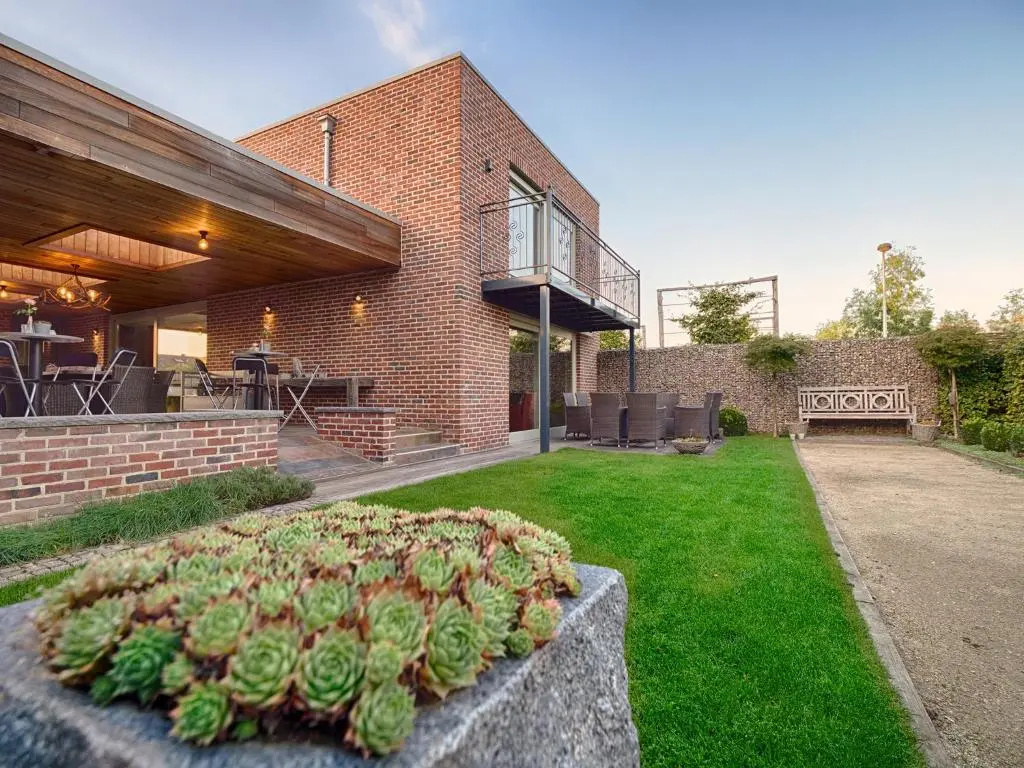 6 Bedrooms Cottage