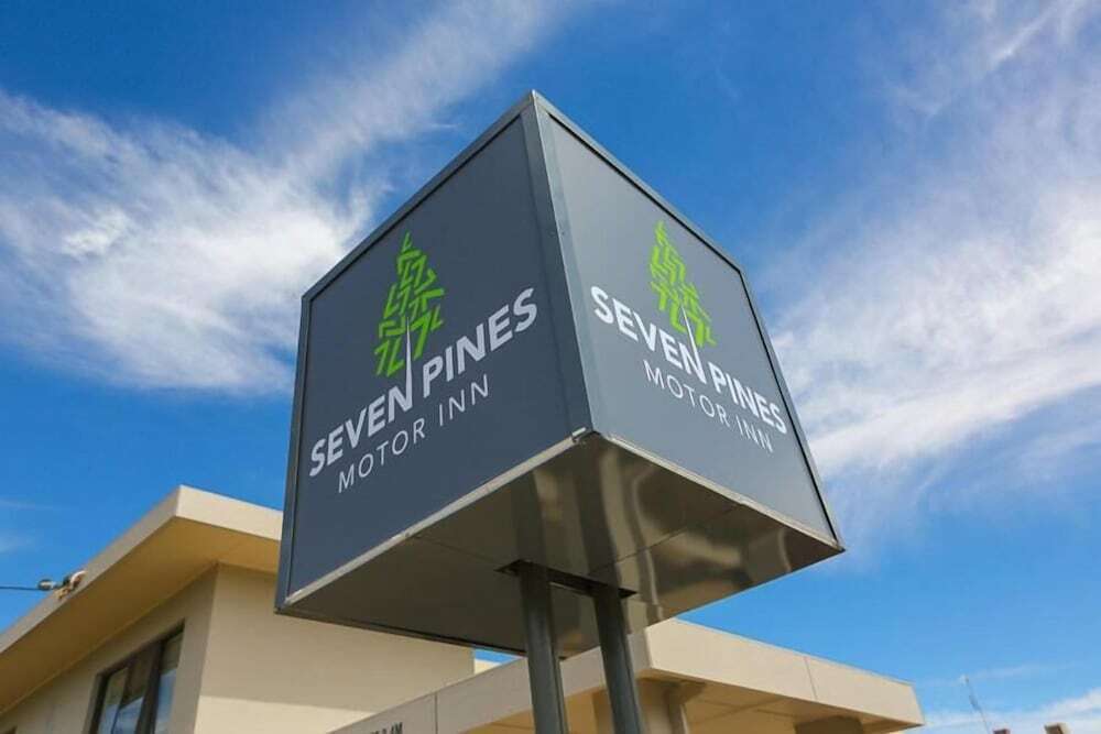 Seven Pines Motor Inn by null