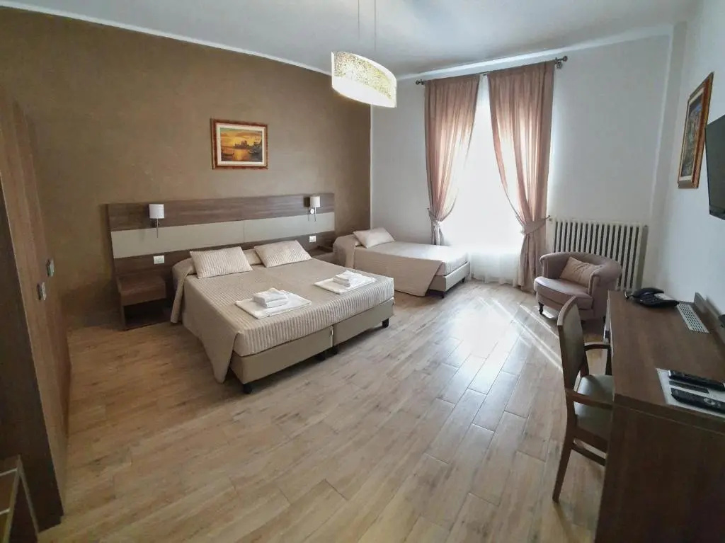 Standard Triple room with garden view