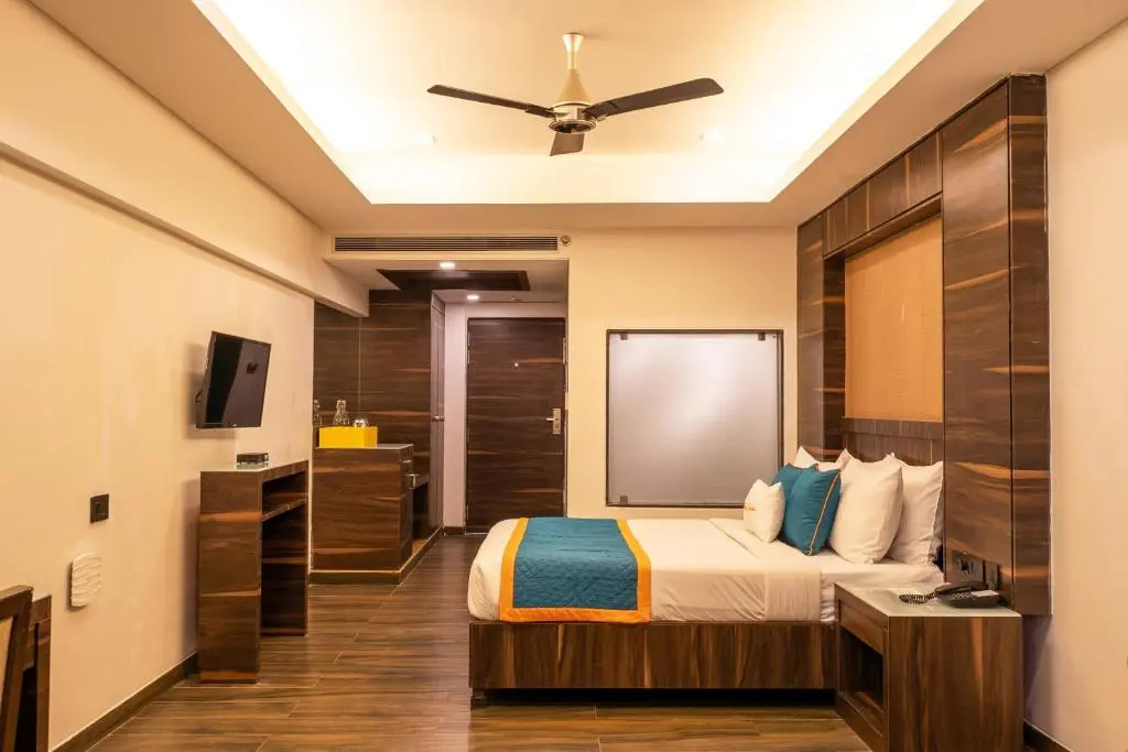 Deluxe Double room (full double bed)