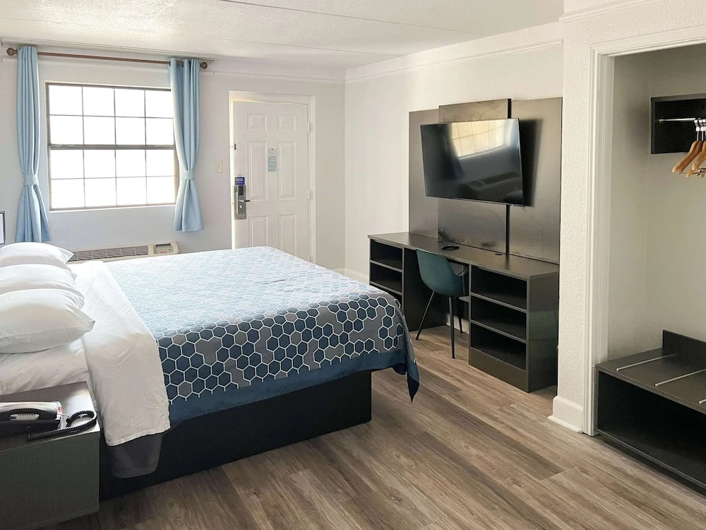 Deluxe Double room (full double bed)