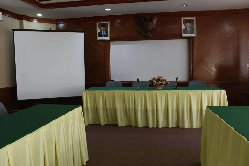 Surya Pesona Beach Hotel - Général