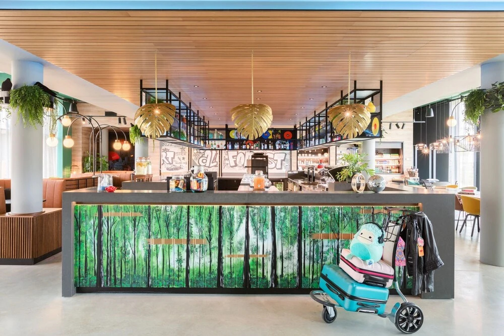 Lobby & Reception