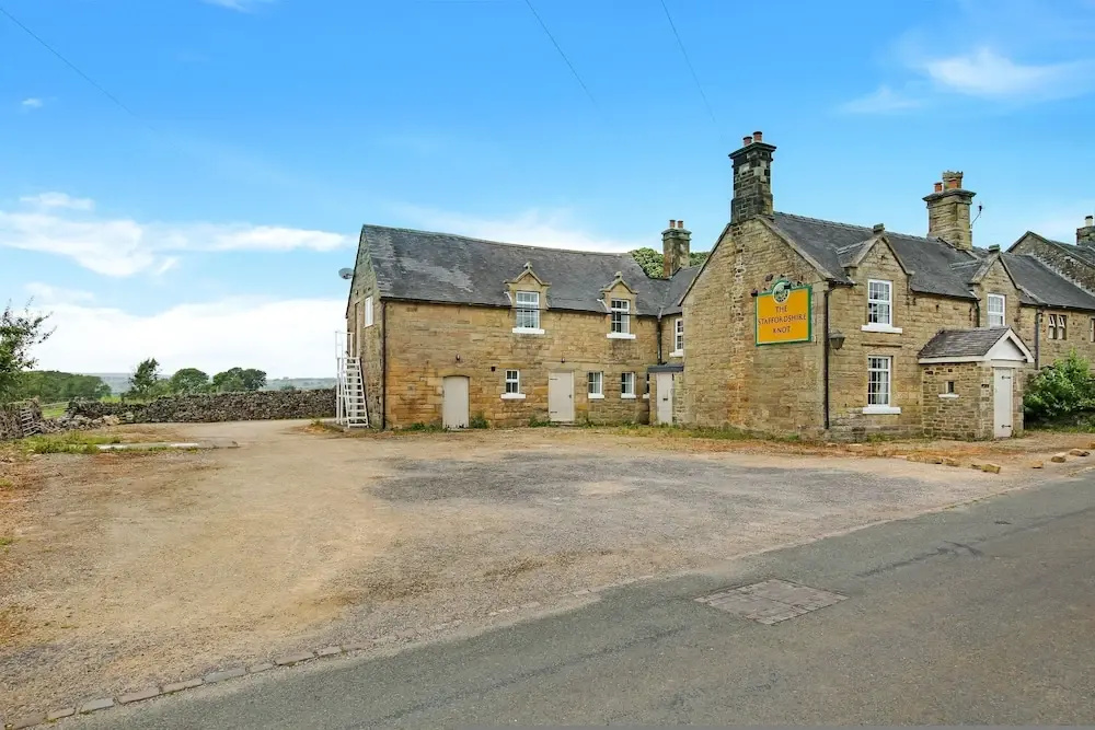 Host Stay The Staffordshire Knot