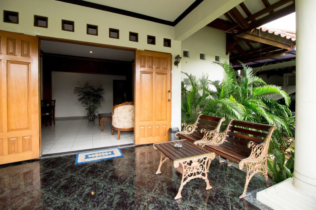 Santo Guest House by RedDoorz
