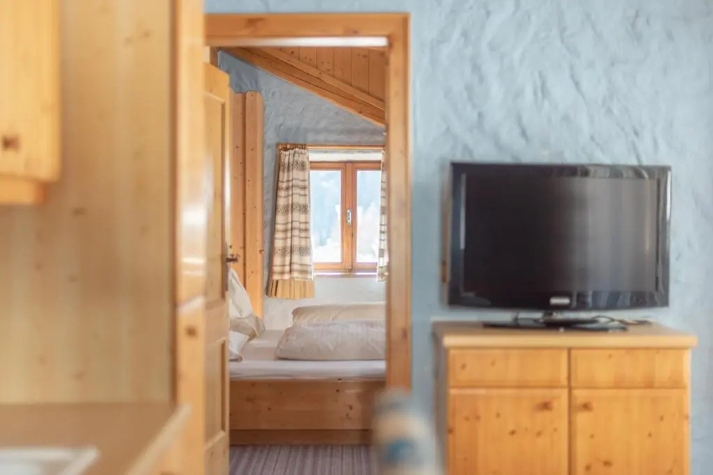 2 Bedrooms Apartment with mountain view