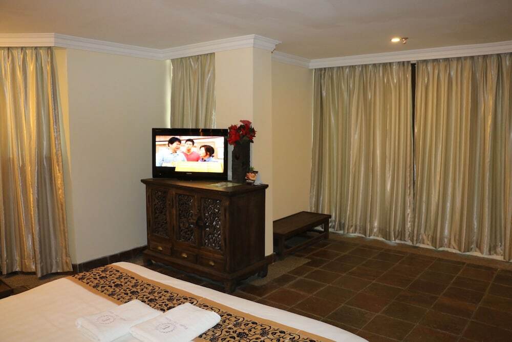 Eagle Bay Hotel