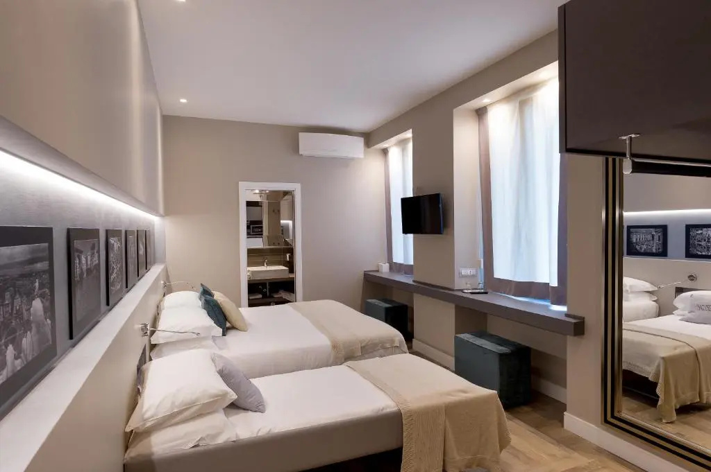 Standard Triple room