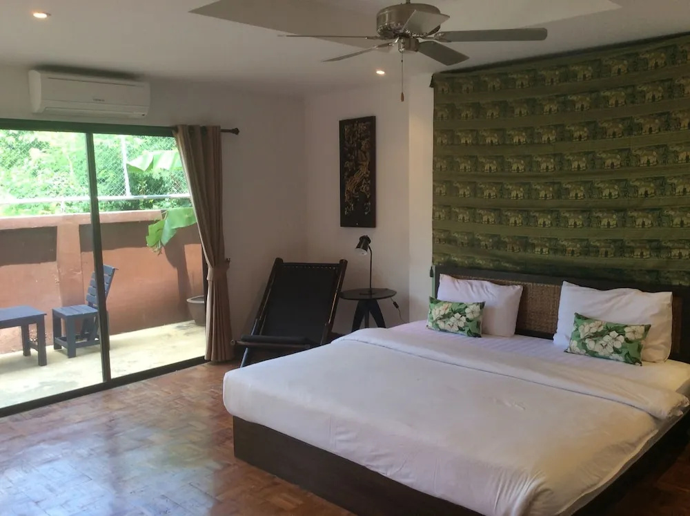 1 Bedroom Family Bungalow with pool view