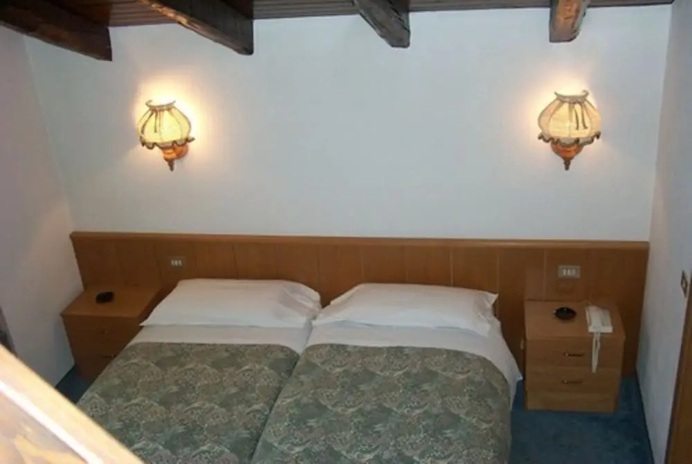 Hotel Ottoz Meublè - Chambres