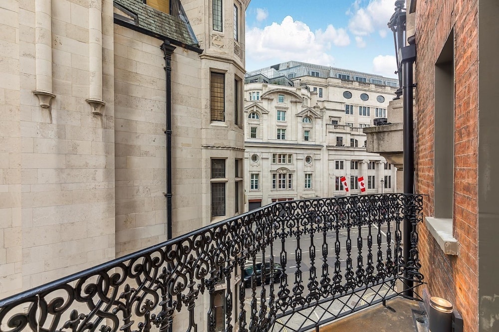 Incredible 6 Storey 4 bed Luxury House in St James