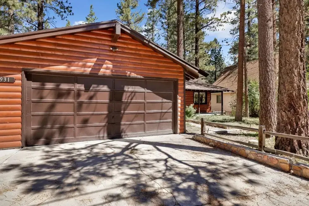 2075 - Cuddle Bear's Cabin 3 Bedroom Home by Redawning