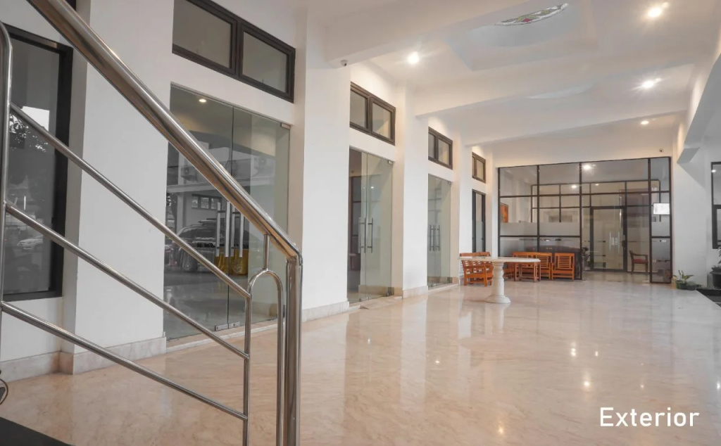 Lobby & Reception