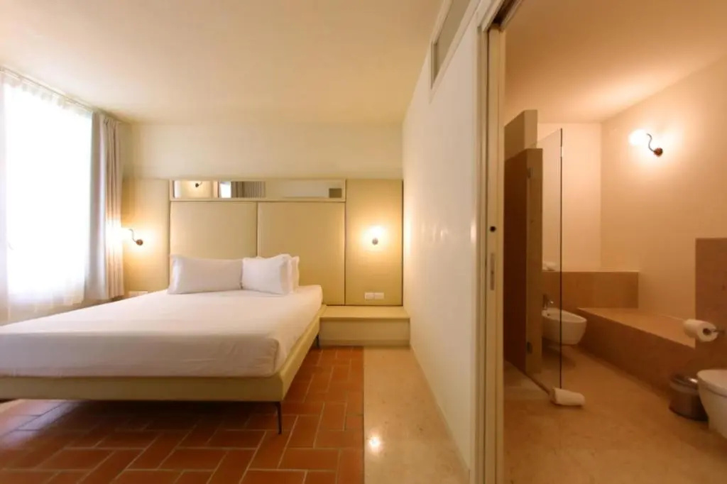 Suite with lake view