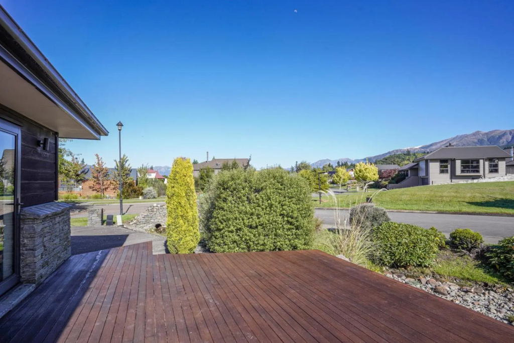 16 Rutherford Crescent