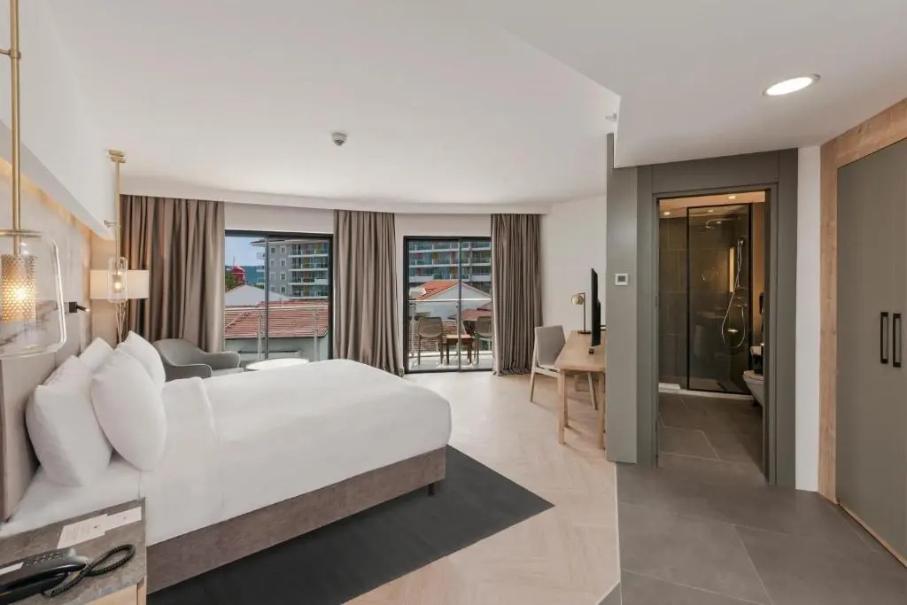 Deluxe Double room with sea view (full double bed)