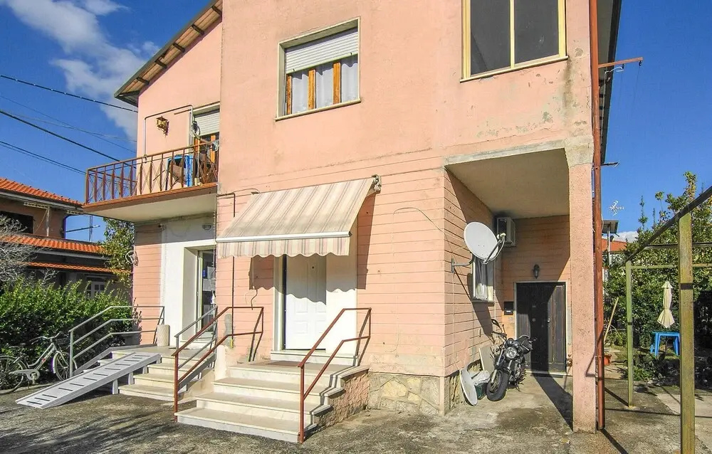 Stunning Apartment in Fiumaretta di Ameglia With Wifi and 1 Bedrooms