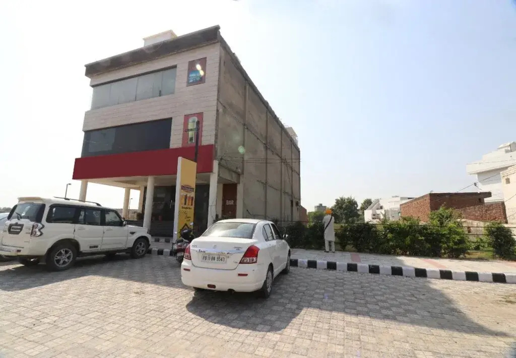 The Classic By OYO Rooms