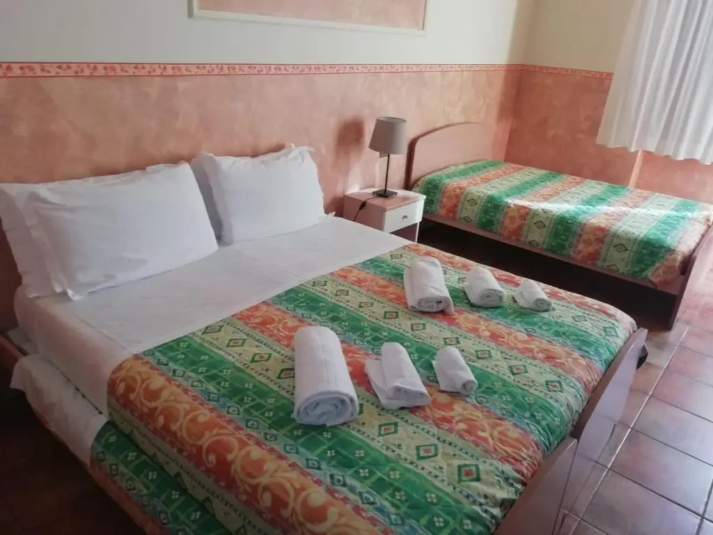 Standard Triple room