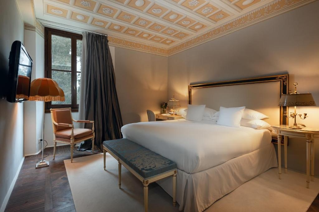 (1)Superior Double room (full double bed) at Il Salviatino in Florence