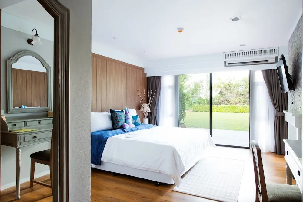 Deluxe room with balcony and with mountain view