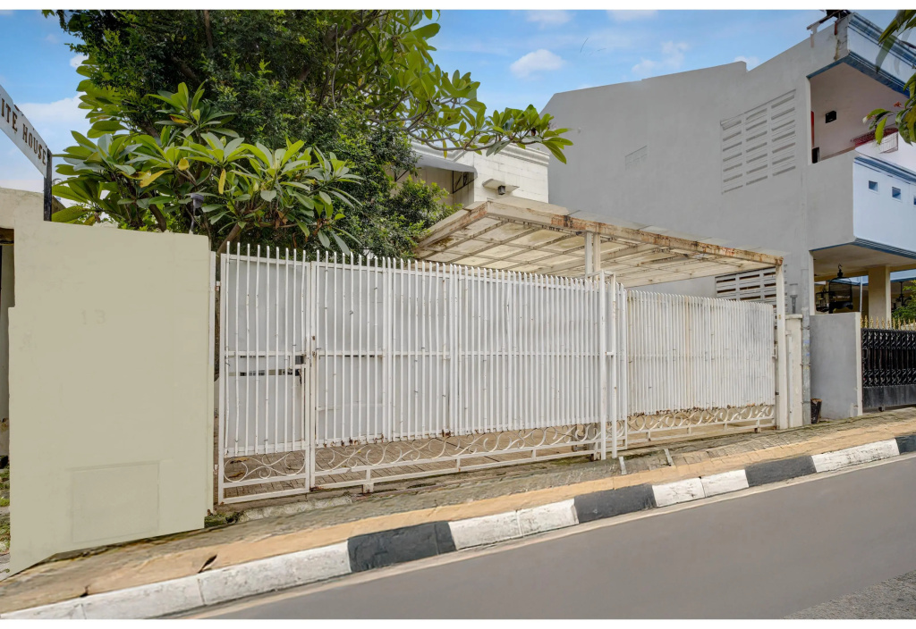 Hotel O near RS Fatmawati formerly White House